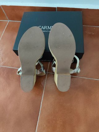 Sandalias de piel plateadas y blancas T40