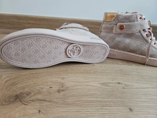Zapatillas Guess Beige y Rosa