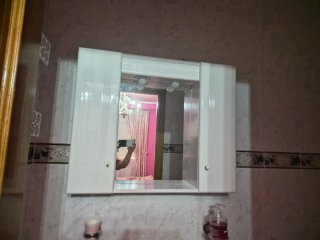 Espejo de baño con estantería
