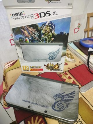 Nintendo 3DS XL Monster Hunter 4 Ultimate