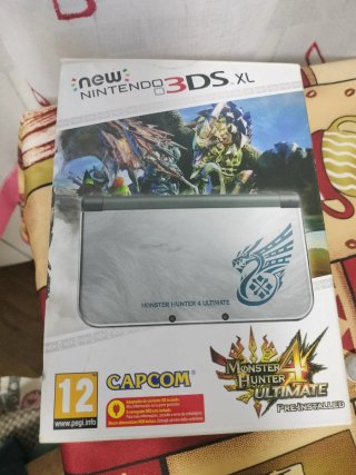 Nintendo 3DS XL Monster Hunter 4 Ultimate
