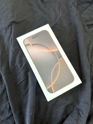 iPhone 16 Pro Titanio Desierto