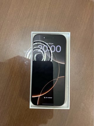iPhone 16 Pro Titanio Desierto
