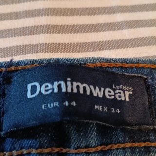 Bermudas vaqueras desgastadas