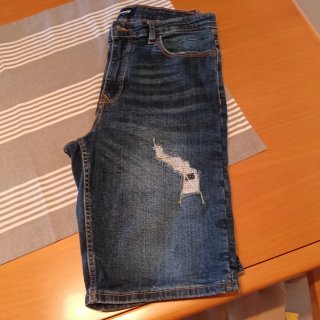 Bermudas vaqueras desgastadas