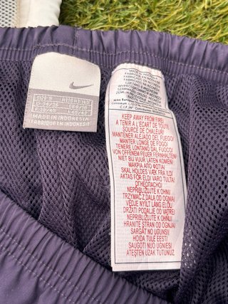 Chándal Nike impermeable beige y morado