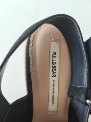 Sandalias Pull&Bear esparto tacón negras. Talla 38
