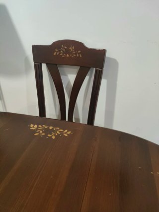 Mesa comedor extensible y 4 sillas tapizadas