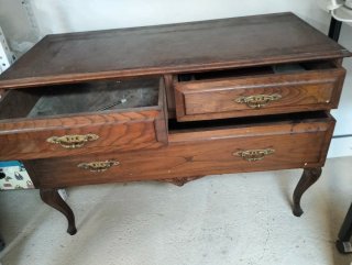 Cómoda antigua de madera