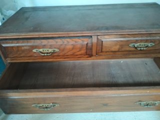 Cómoda antigua de madera