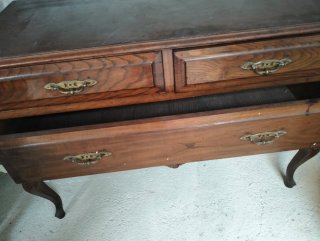 Cómoda antigua de madera
