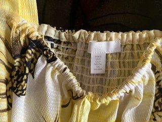 Top floral amarillo y blanco