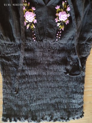 Top cotone nero con ricami viola