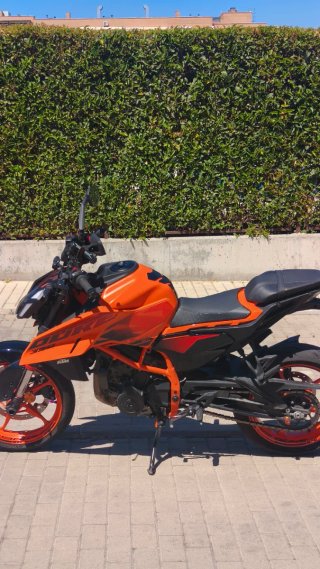 KTM Duke 390 2025 Naranja Negra