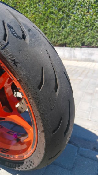 KTM Duke 390 2025 Naranja Negra