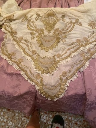 Manteleta y Delantal Fallera Beige y Dorado