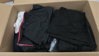 Set abbigliamento sportivo nero e bianco