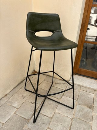 Taburete de piel verde