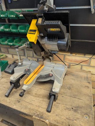 Ingletadora Dewalt DW711