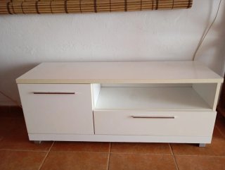 Mueble TV blanco con cajón y puerta