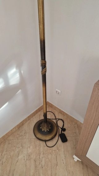 Lampada da terra dorata classica