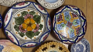 Set di Piatti in Ceramica Dipinti a Mano