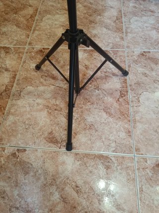 Atril plegable negro marca Dixon
