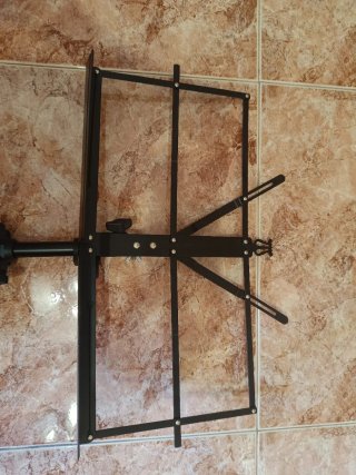 Atril plegable negro marca Dixon