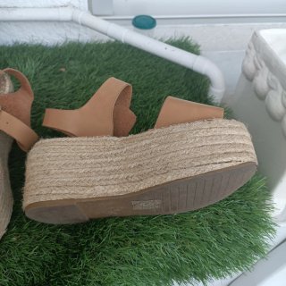 Sandalias cuña esparto piel