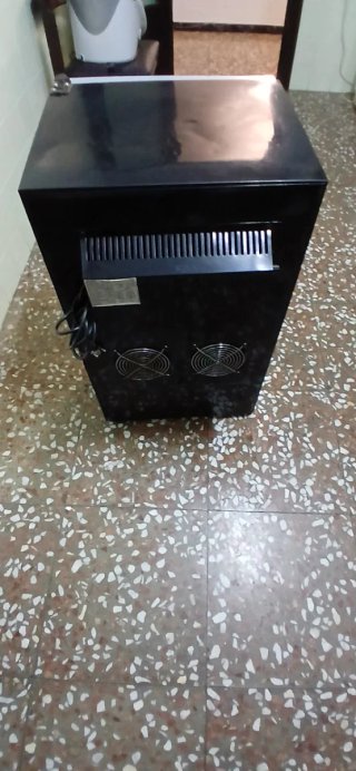 Nevera de vinos poco uso..