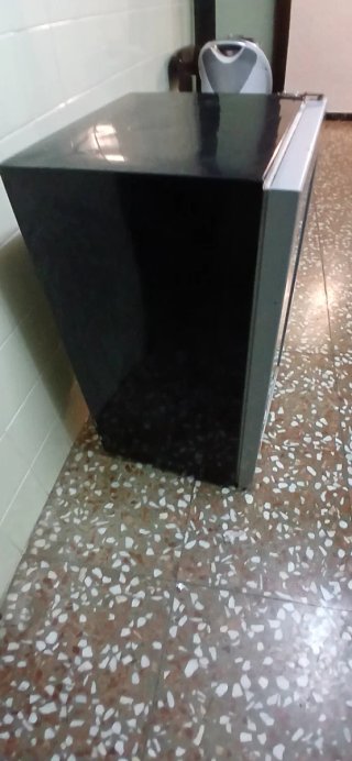 Nevera de vinos poco uso..