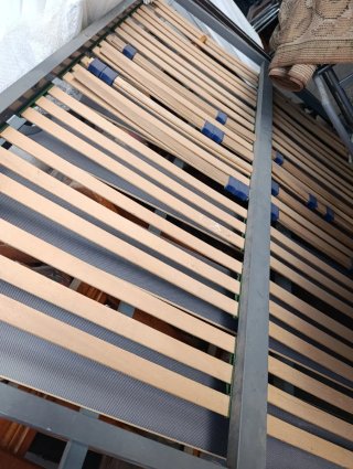 Somier de madera y metal