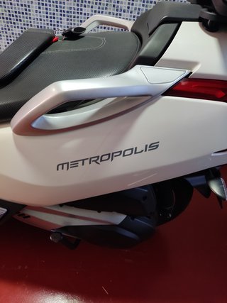 Peugeot Metropolis 400i Blanca Scooter 3 Ruedas
