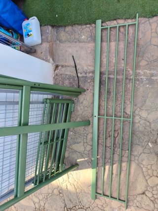 Litera metálica verde robusta