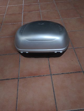 Cofre Moto Givi Simply Plata y Rojo