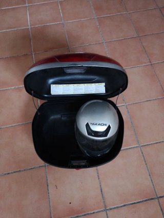 Cofre Moto Givi Simply Plata y Rojo