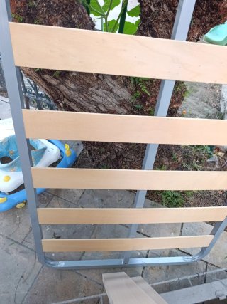 Somier de madera y metal