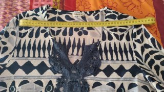 Camisa estampada azul y blanca