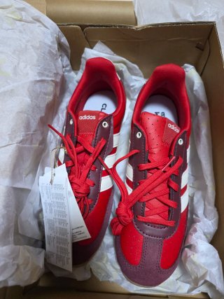 Zapatillas Adidas Rojas y Marrones Nuevas