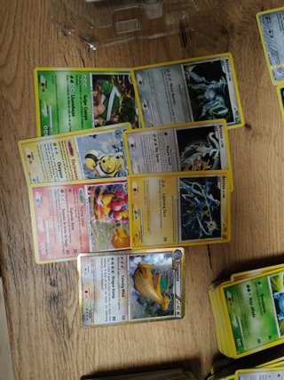 Lote 275 Cartas Pokémon, Caja metálica y cajas DyP