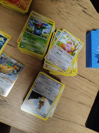 Lote 275 Cartas Pokémon, Caja metálica y cajas DyP
