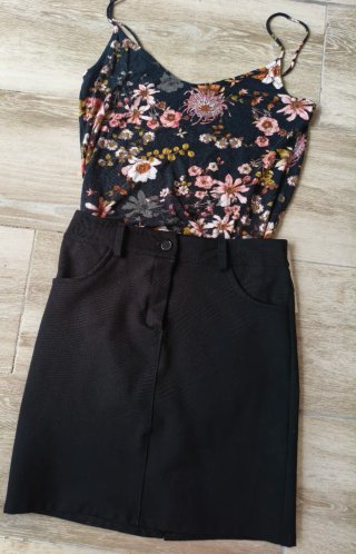 Conjunto H&M Top Flores y Falda Tubo Negra