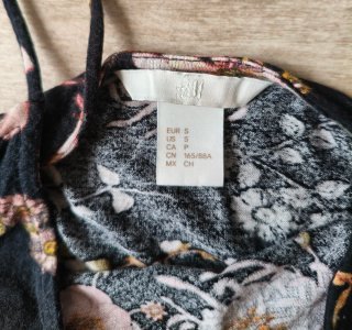 Conjunto H&M Top Flores y Falda Tubo Negra