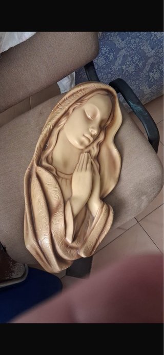 Virgen rezando figura decorativa