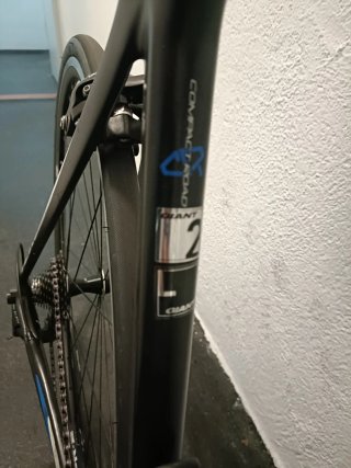 Bicicleta de carretera Giant de carbono