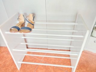 Estantería de madera blanca: zapatero o juguetero
