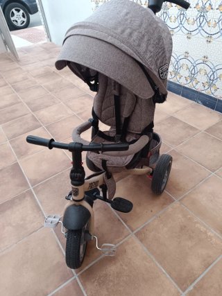 Triciclo infantil con capota y manillar