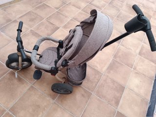 Triciclo infantil con capota y manillar