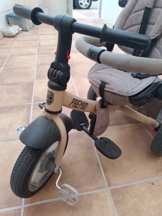 Triciclo infantil con capota y manillar