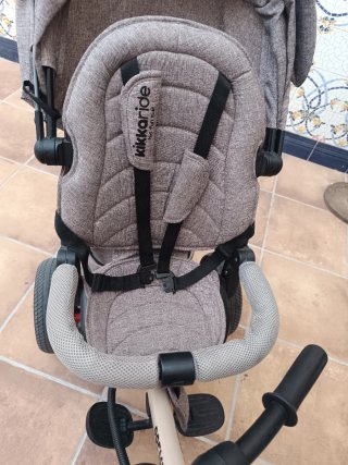 Triciclo infantil con capota y manillar
